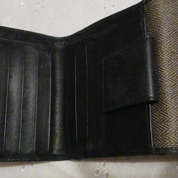 Bulgari Leather wallet. Genuine. - Picture 4 of 13
